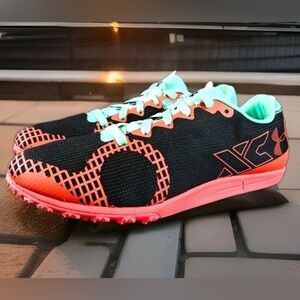 Under Armour UA Brigade XC Cross Country Low Spike Unisex Men 7 Women 8.5 EUC